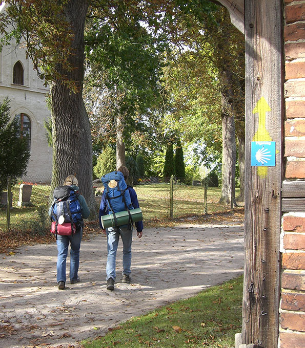 Pilger auf der „via baltica“ durchwandern Pinnow